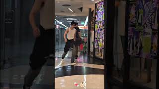 the way he walk... luv it 😫🫶✨ #perthsanta #santapp