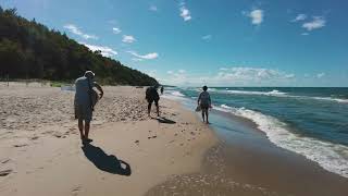 Pustkowo: Plaża z widokiem na szum morza i błękitne horyzonty [4k]