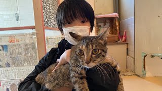 保護猫がどこにでもついてくるストーカー猫だった…！