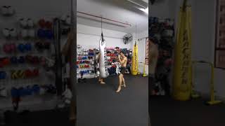 [#DrRobbyFightClass] *低掃沙包練習 *Low Kick Sandbag Practice