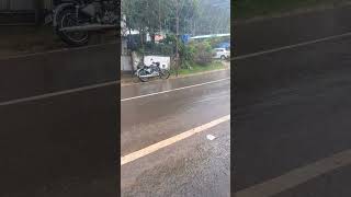 വണ്ടി മഴയത്ത് പണി തന്നു!!!....... Heavy rain #youtubeshorts #viral #trending #shorts #rain