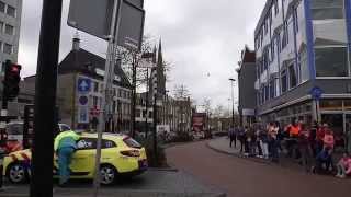 Traumahelikopter landt in centrum Tilburg.