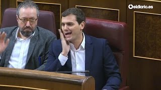 Albert Rivera manda un gesto de \