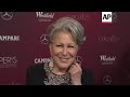 Bette Midler fans out over 'White Lotus,' says she wants to be in season 3 at Costume Designers Guil