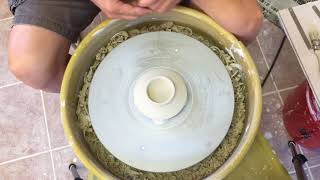 290. Trimming a Covered Jar with Hsin-Chuen Lin 林新春 蓋盒修坯示範