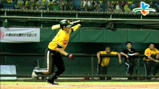 20130608 CPBL 象V.S 犀牛 7上 黃仕豪內野高彈跳球 林瑋恩傳本壘球掉出來