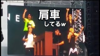 肩車してる！wほんとにワンオク仲いいなw【ONE OK ROCK】