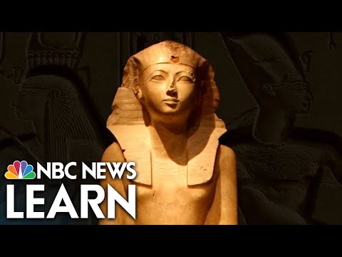 Why was Hatshepsut portrayed as a male king?