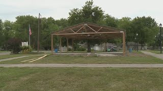 A mayor in Illinois wants to fire builder over park pavilion problems