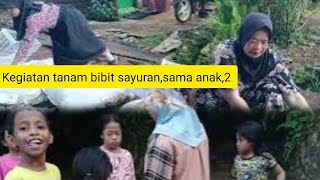 HARI INI ISI TANAH DALAM KERANJANG DI TEMANI ANAK