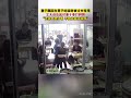 大陸一男子發現妻子和陌生男人在飯店吃飯，進店就對妻子指責教訓一頓#熱點新聞 #情感