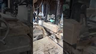 Pembelahan kayu asli Jepara..