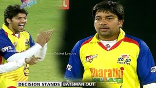Actor Arya Super Excited With Mirchi Shiva's Amazing Delivery To Dismiss Karnataka Batsman In CCL