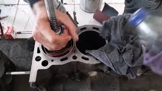 Engine block cylinder polishing