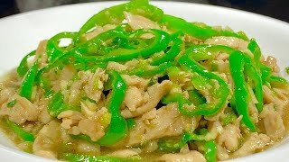 To stir-fry chicken breast with green pepper, stir-fry green pepper or chicken breast first,