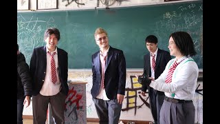 新着- 岸優太、制服姿\u0026短髪が似合いすぎ！映画「Gメン」SixTONES・森本慎太郎らと教室で談笑中？