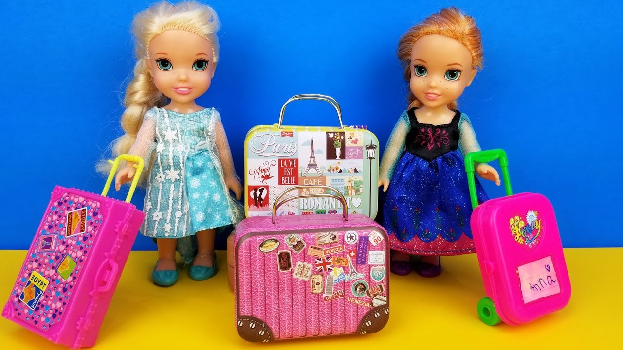 Vacation Packing Elsa And Anna Toddlers Shopping For Luggage