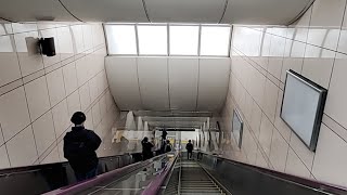 後楽園駅 エスカレーターのヒカリ