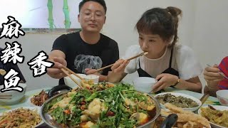 回老家魚池捕魚，妹夫大顯身手燒一鍋麻辣魚片，婷妹評價比飯店還好吃？【婷妹要努力】