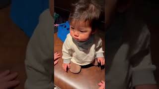 きになるきいち(Japanese baby is curious about something.)