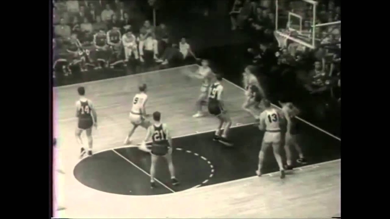 1958 NBA Finals Game 6. St. Louis Hawks Vs. Boston Celtics. Bob Pettit ...