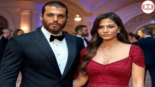 Demet Özdemir, con un collar con la letra «C», asistió a la boda de Can Yaman y sus amigos.