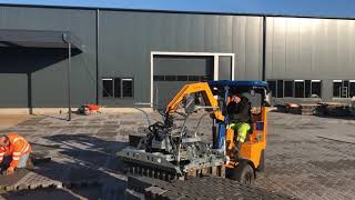 Machinaal bestraten met de Probst VM301 van Nemaco Bouwmachines