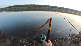 Карп сломал удочку🎣! Рыба утаскивает удочки с подставок! Рыбалка на КАРПА в конце лета.