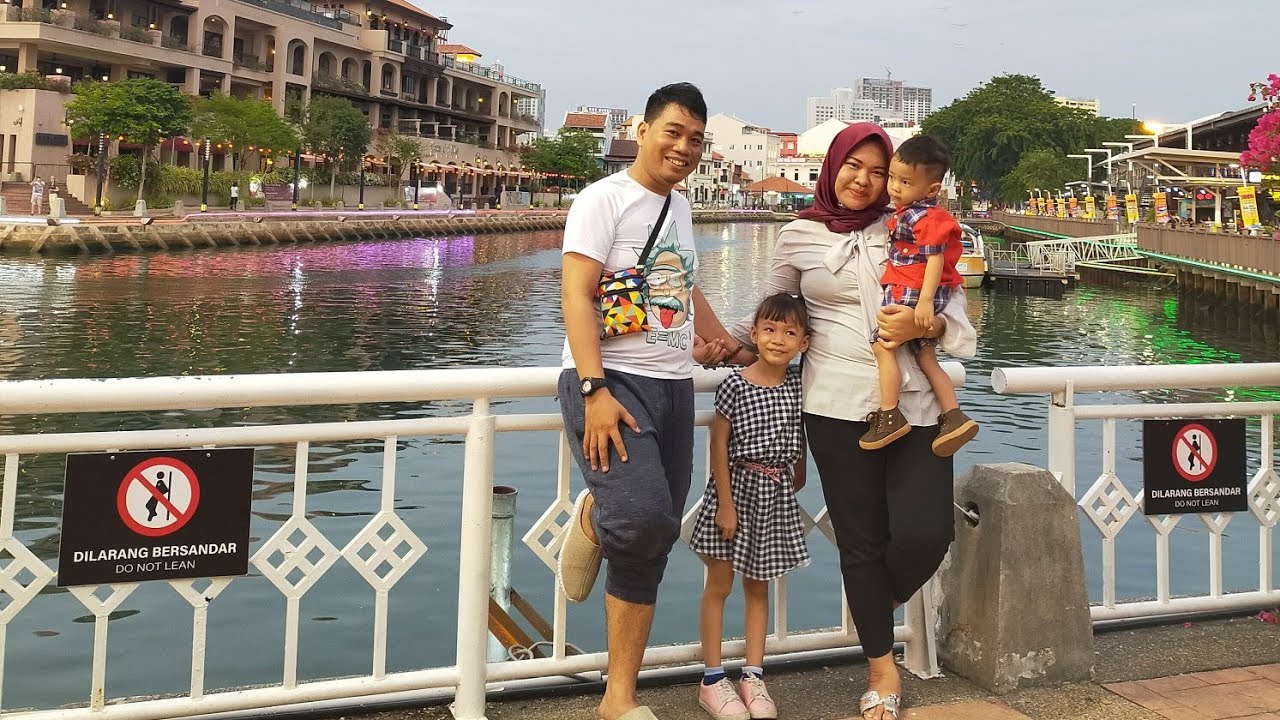 Naik Boat Melaka River Cruise Malaysia Youtube