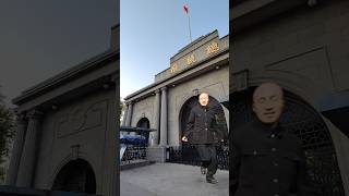 中華民國總統蔣中正在南京當總統時的一段珍貴影像！蔣中正聽說日本投降了，激動得在總統府門前跳舞！