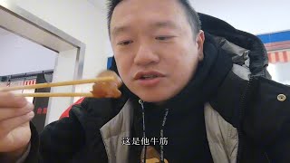 到老蒋的店里吃碗招牌犇肴面！