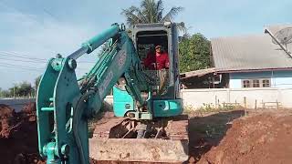 รถขุด KOBELCO SK35 งานขุดฟุตติ้ง