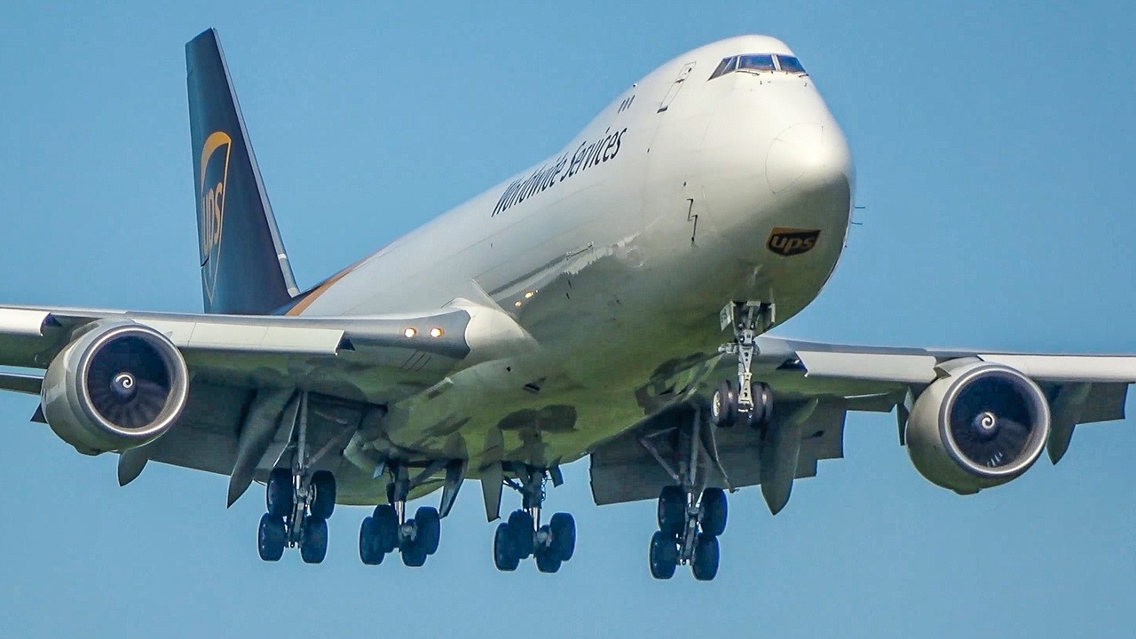 Boeing 747 8f Uses The Full Runway For Departure 60 Mins Of Aviation