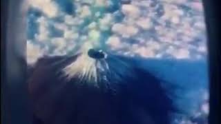 Survoler le Mont Fuji depuis un        via @roaneatan