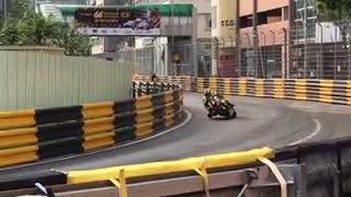 澳門格蘭披治電單單大賽 Grand-Prix 2017 Macau Motorcycle嚴重意外。（英國車手赫加迪漁翁彎失控撞欄，其後送院不治。 ）Daniel Hegarty R.I.P.