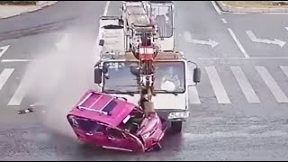 Idiots in Cars | China | 32