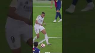 Mbappé vs koundé y Araujo 😅😅 #viral #realmadrid #barcelona #mbappe