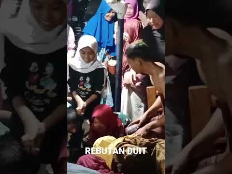 TRADISI REBUTAN DUIT DI ACARA TINGKEPAN - YouTube