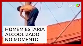 Homem toma choque após subir em poste de energia em Guarapari (ES)