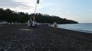 Melasti Piodalan Pura Tunjung Pura Merita ke Pantai Peselatan