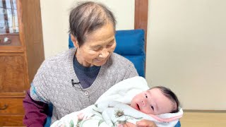 93-year-old grandmother holds her great-grandchild for the first time