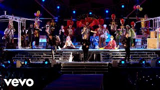 Take That - Hold Up A Light (Live From The Circus Tour / 2009)