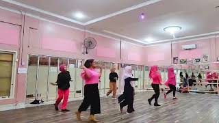 A. P. T (Line Dance) Koreografer : @muhammadyani3266 (Demo by CooL Moms Pesona CLass)