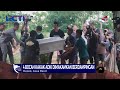 Empat Anak Korban Pembunuhan Ayah Kandung di Jagakarsa, Jakarta Selatan, Dimakamkan - SIS 11/12