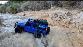 crossing the river , traxxas trx4 defender crawler rc  (cruzando el río)