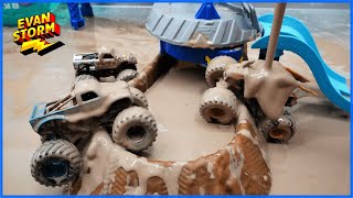 Monster Trucks EPIC Mud Racing