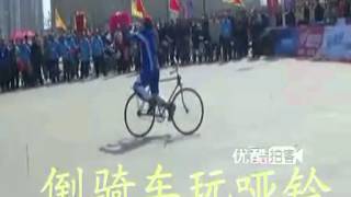 【拍客】牛人耍车技PK最炫民族风.flv