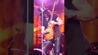 SLASH - I Hold On - Slash Guitar Solo (LIVE)