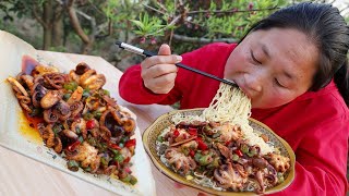 3 pounds of octopus with two wattles, then 4 bags of instant noodles