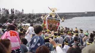 浜降り祭2013 (4/5)　海に入ります　茅ヶ崎海岸